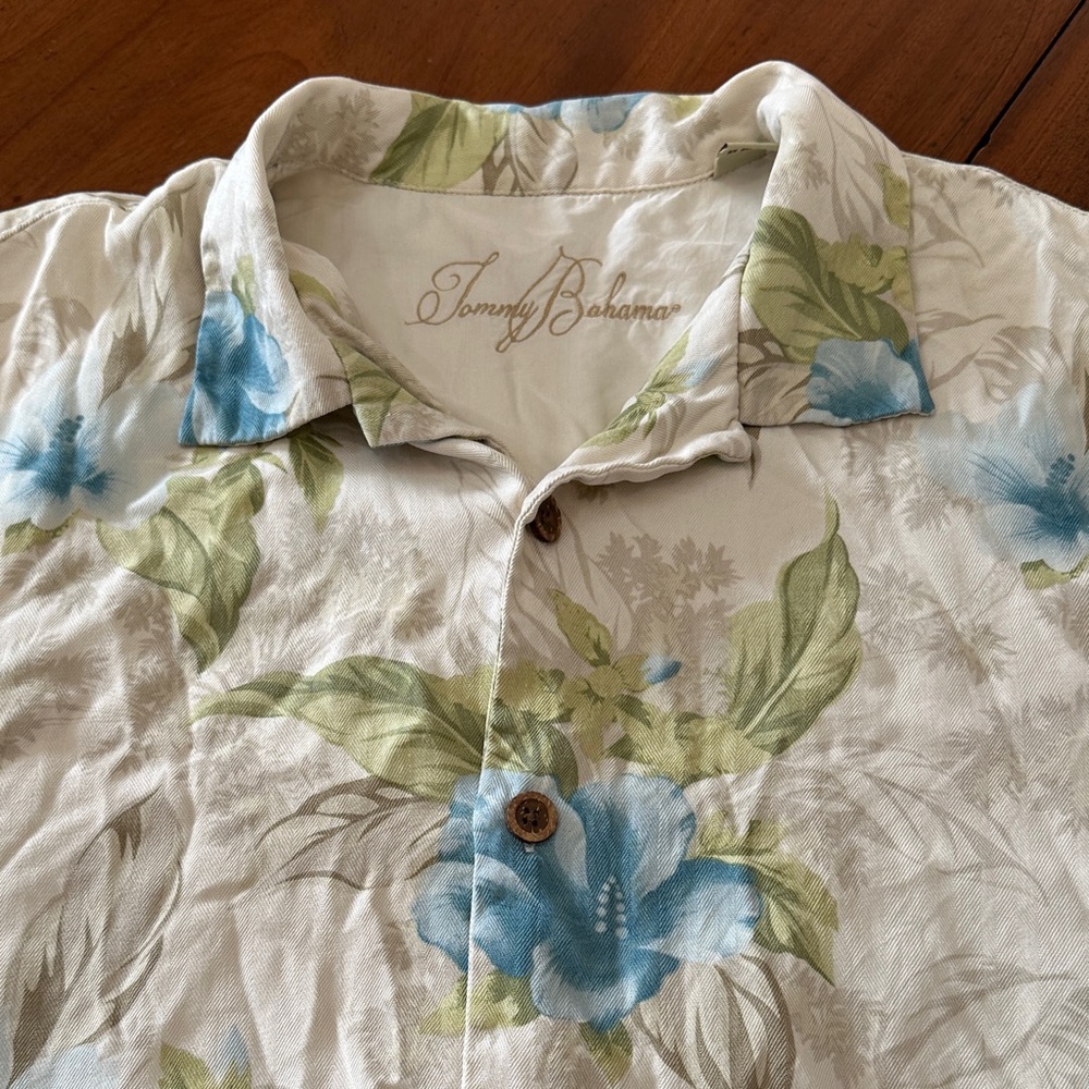 Tommy Bahama Men's Floral Shirt - Cream and Blue